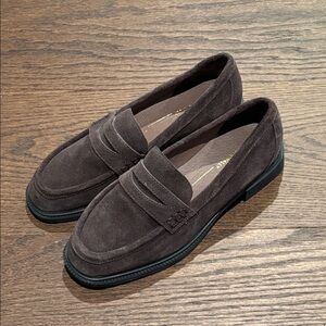 Intentionally Blank Women’s Brown Suede Loafers Size 6